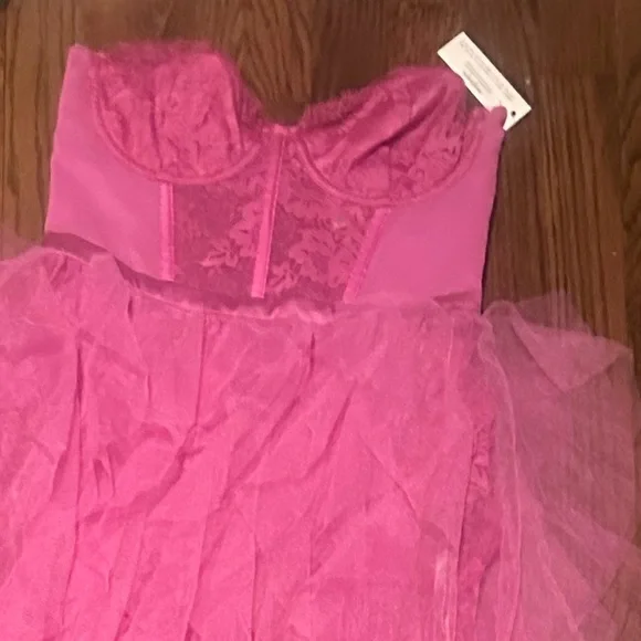 For love and lemons revolve bustier pink lace gown NWT size Small